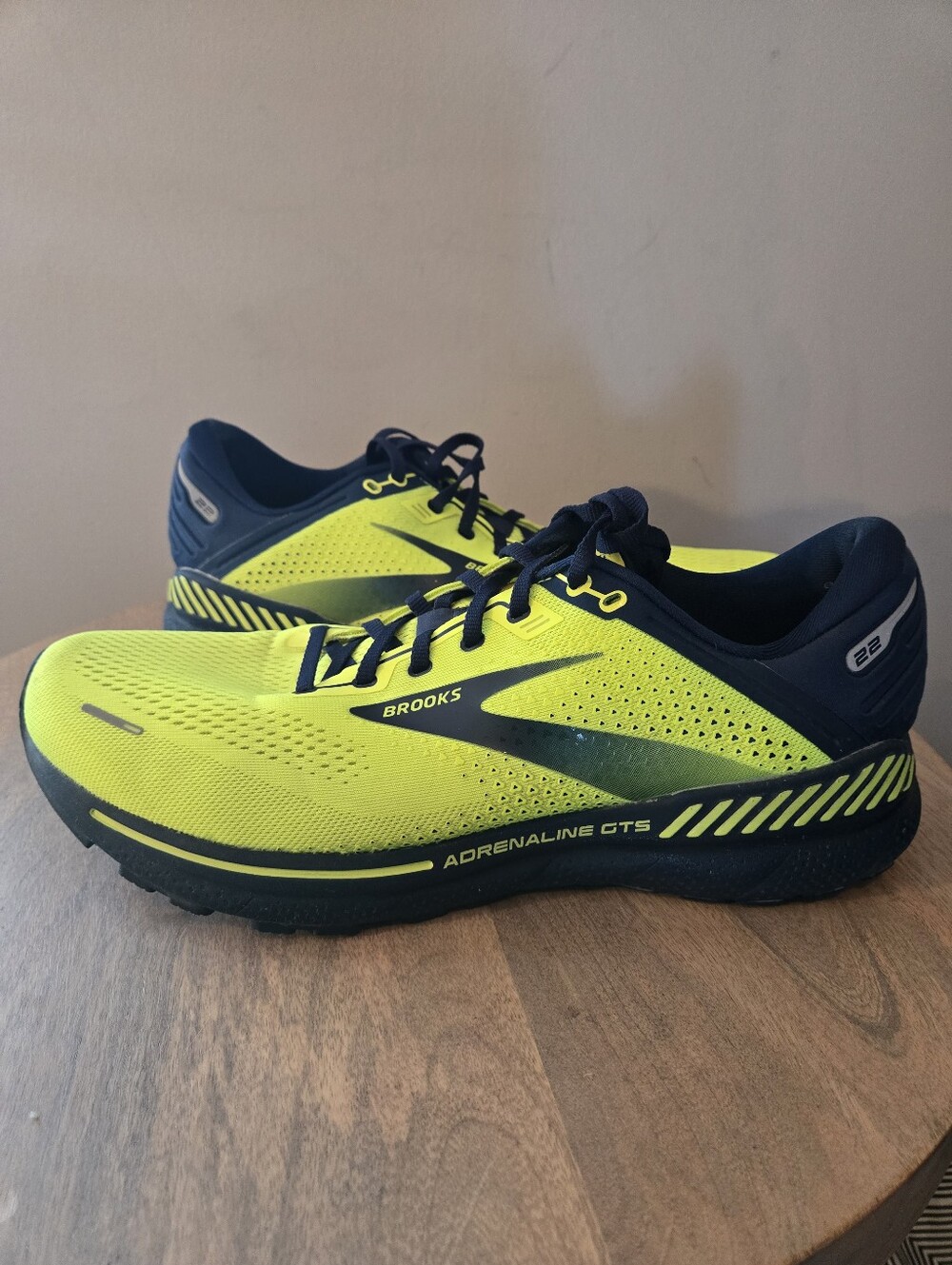 Brooks Adrenaline GTS 22 Running Shoes Men’s Size 12.5 D Yellow Blue